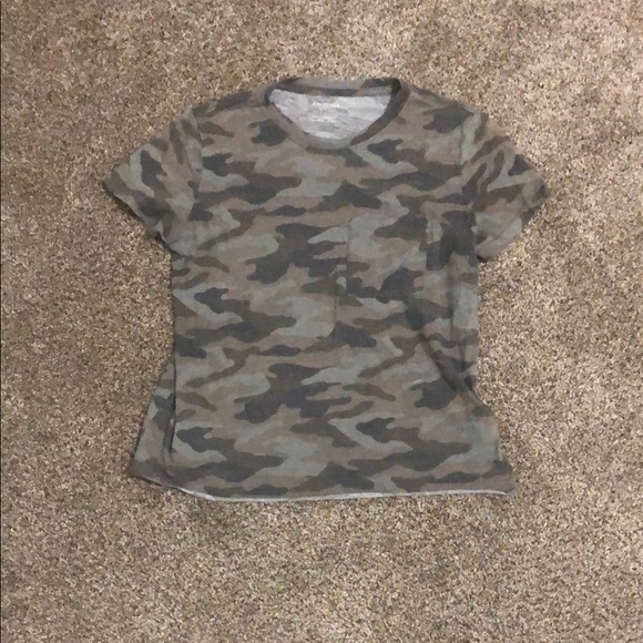 Arizona Jean Company Tops - Arizona Jean Company Camouflage Short Sleeve Tee